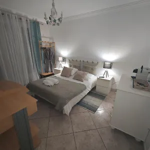 Séjour chez l'habitant Chambre Dans Villa Avec Sdb Wc Et Piscine Privee, Champagne-au-Mont-d'Or